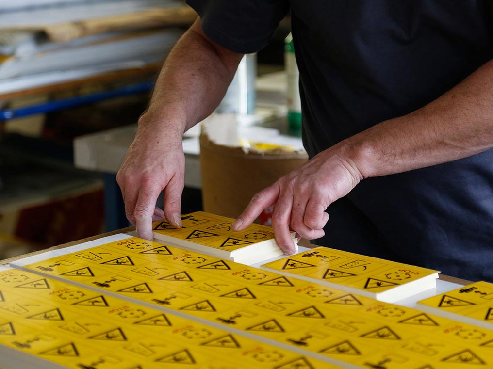Maschinenaufkleber, Produktion